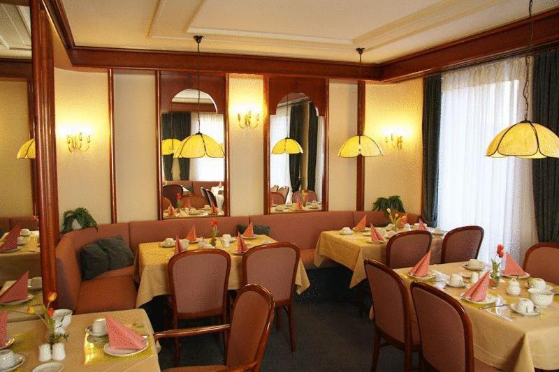 Hotel Am Schelztor Esslingen am Neckar Exterior foto